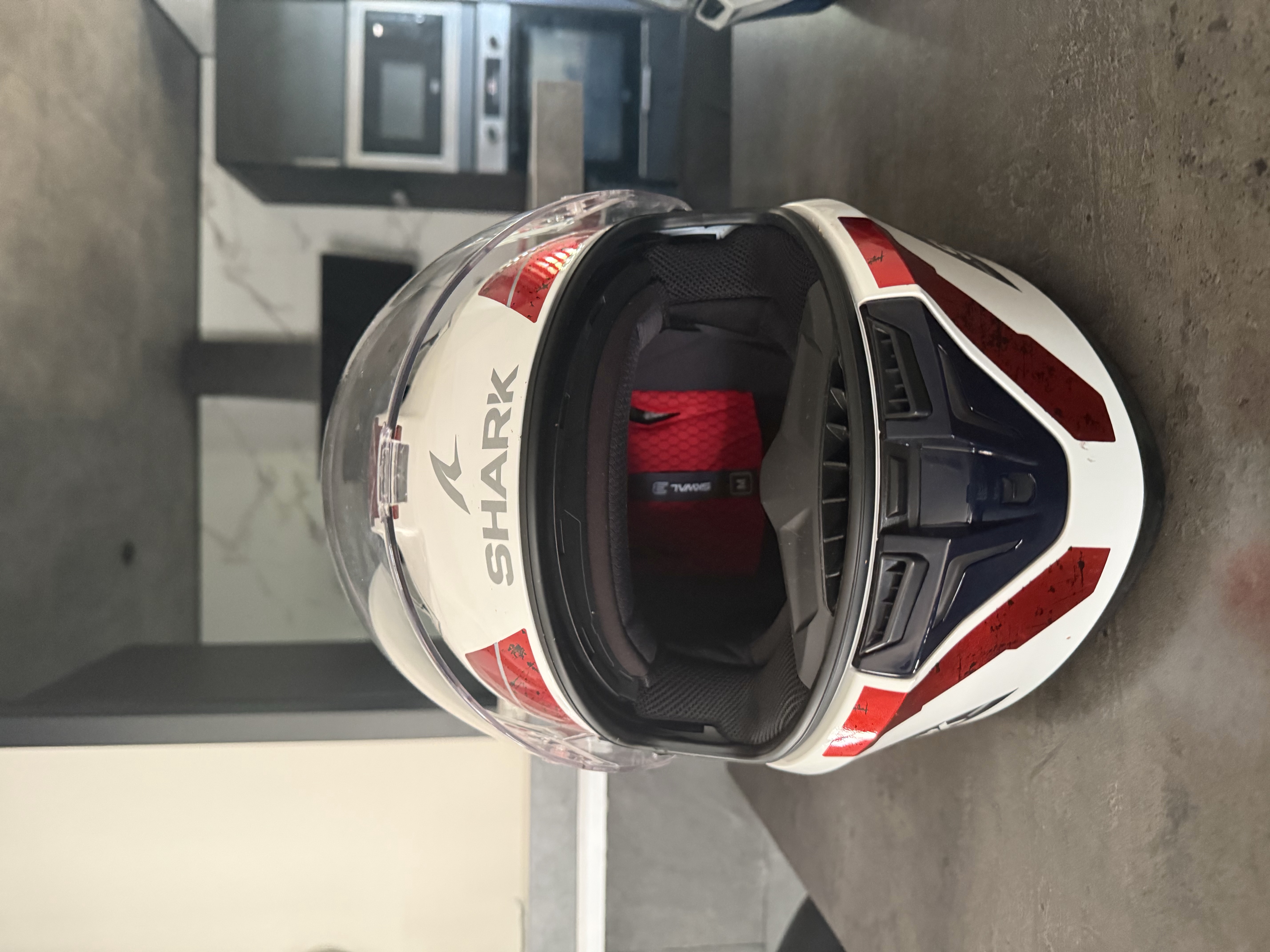 Casque en très bon état marque SHARK SKALL I3