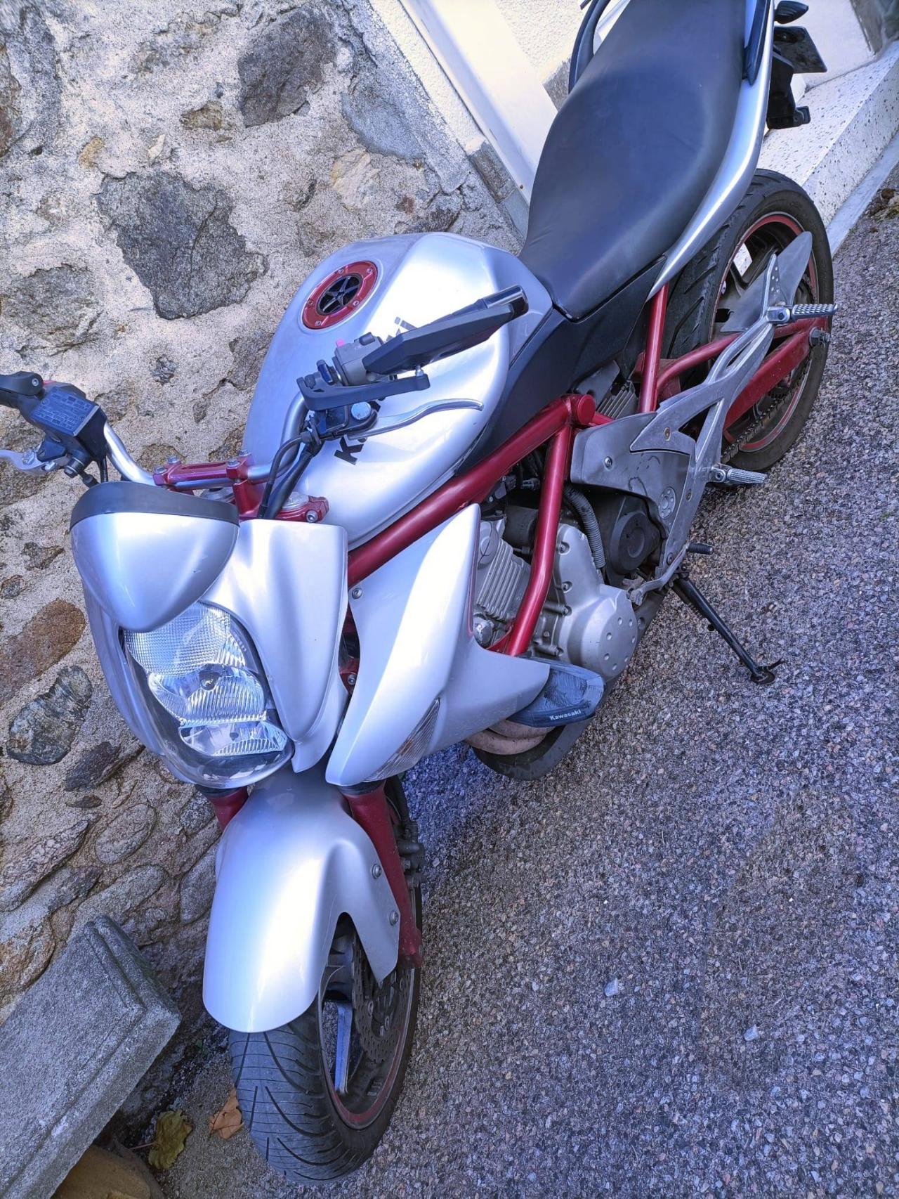 Moto ER6N — photo 1
